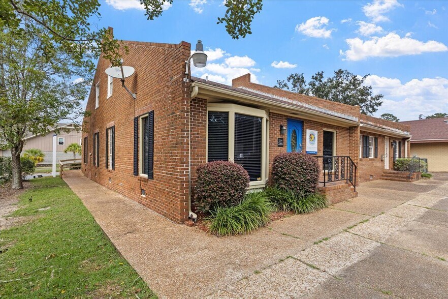 Primary Photo Of 235-237 John Knox Rd, Tallahassee Medical For Sale