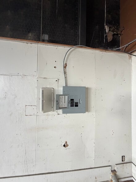 More Photos Of 4749 E Ben White Blvd, Austin Distribution For Lease