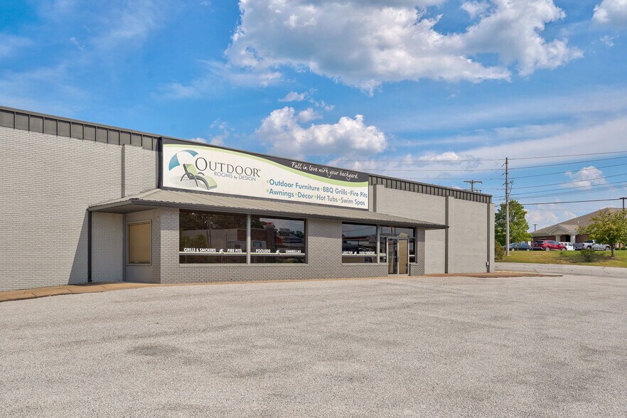 More Photos Of 11966 State Hwy 13, Kimberling City General Retail For Sale