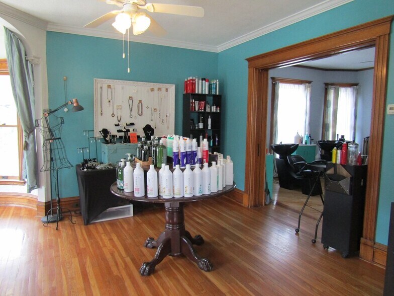 More Photos Of 30 Taylor St, Troy Freestanding For Sale