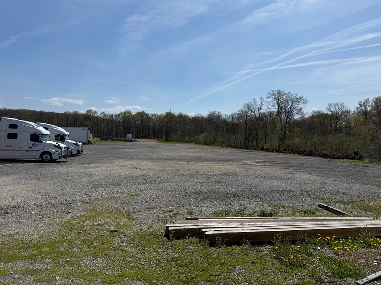 More Photos Of 4881 Pittsburgh Rd, Harrisville Light Distribution For Sale