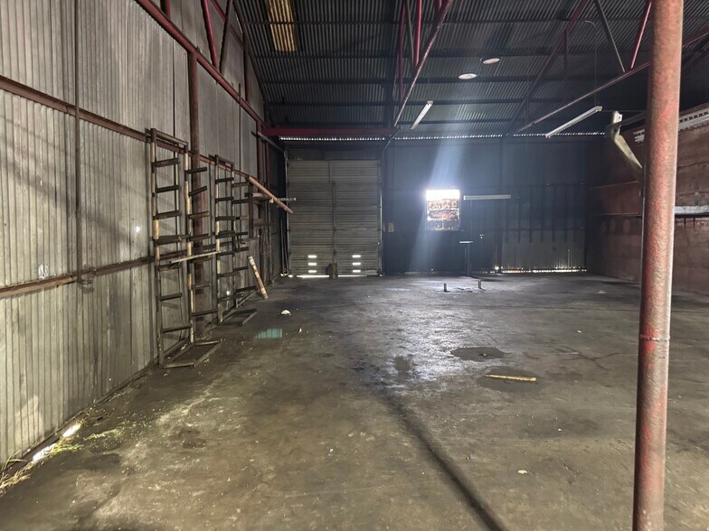More Photos Of 6015 Ridgemont St, Houston Warehouse For Lease