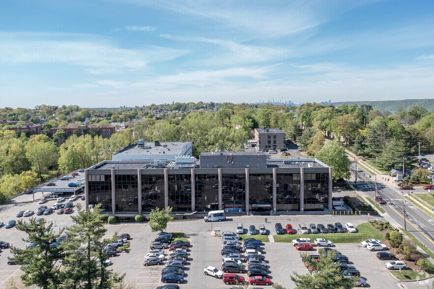 More Photos Of 984 N Broadway, Yonkers Medical For Lease