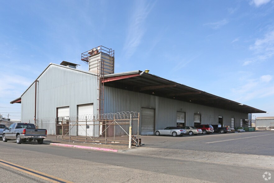 More Photos Of 2660 S Dearing Ave, Fresno Manufacturing For Lease