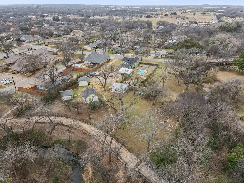 More Photos Of 512 N Travis St, Granbury Hospitality For Sale