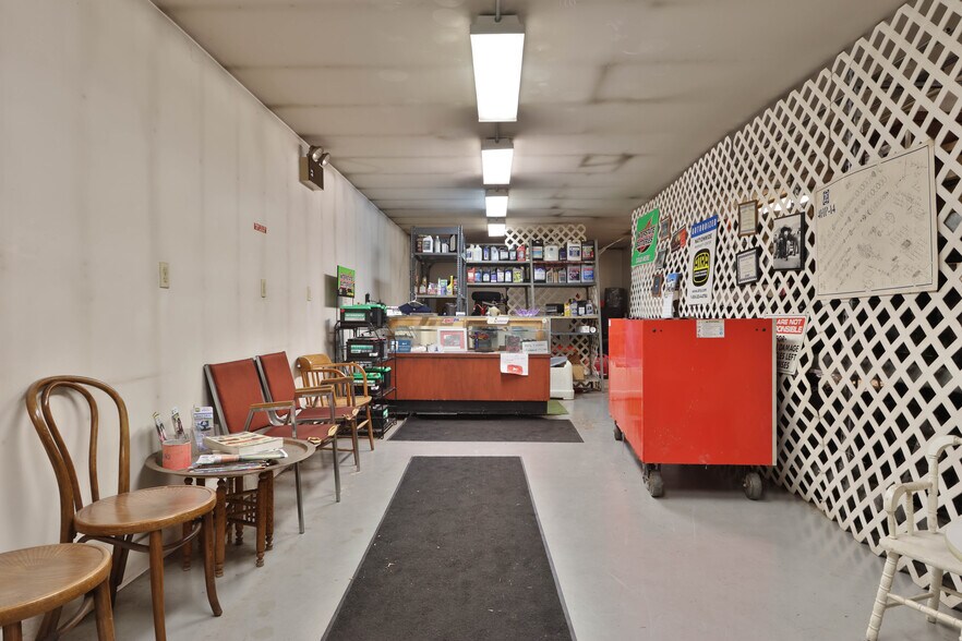More Photos Of 1010 PA-390, Cresco Auto Repair For Sale