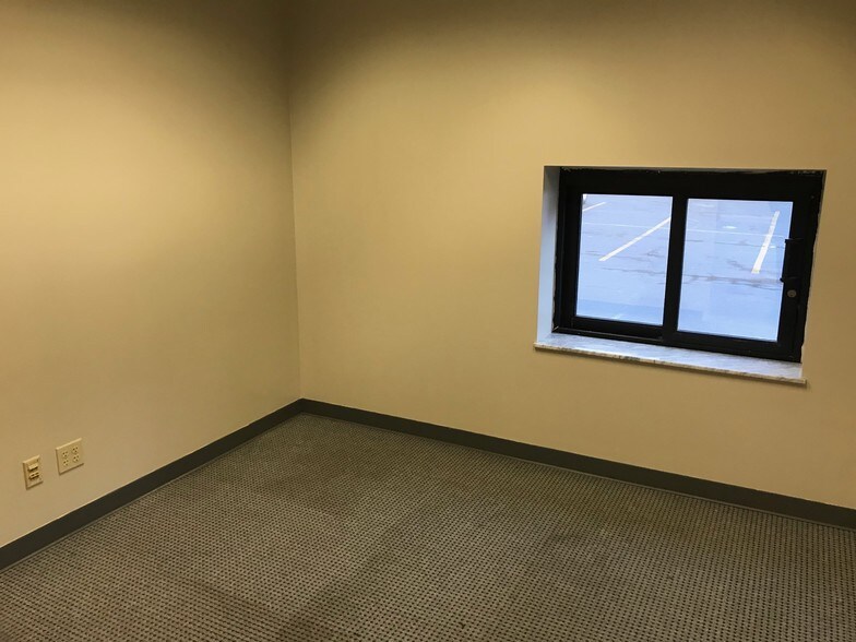 More Photos Of 1412-1418 MacCorkle Ave SW, Charleston Storefront For Lease