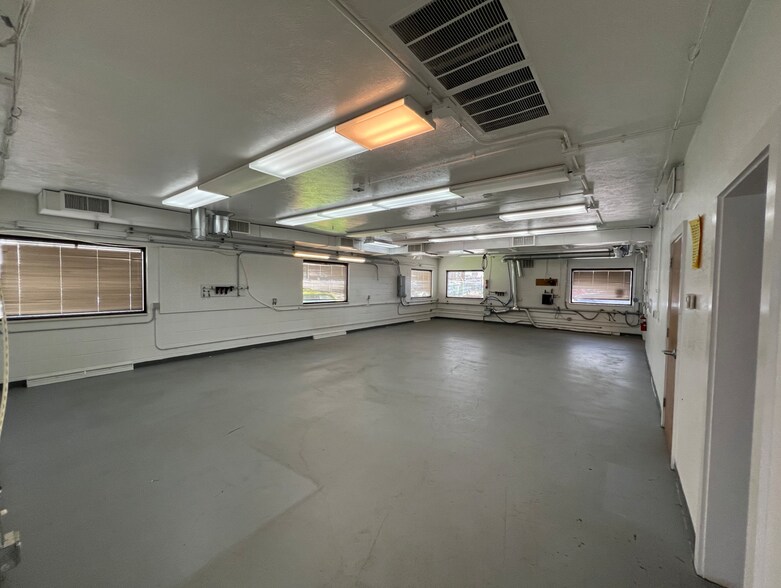 More Photos Of 3600-3610 S Huron St, Englewood Warehouse For Sale