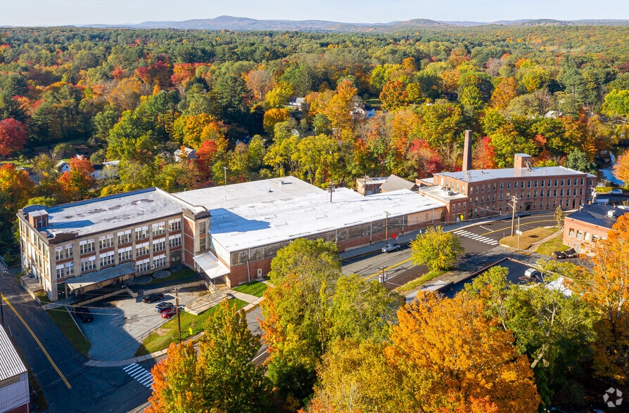 More Photos Of 296 Nonotuck St, Northampton Warehouse For Lease