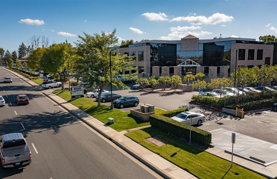 More Photos Of 23792 Rockfield Blvd, Lake Forest Office For Lease