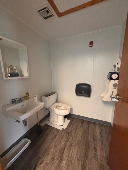 More Photos Of 6263 Taft Rd, Syracuse Warehouse For Lease