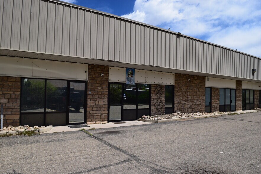 More Photos Of 2200 Chambers Rd, Aurora Warehouse For Sale