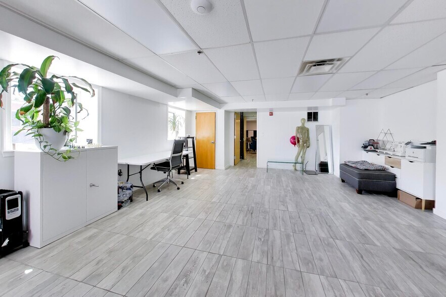 More Photos Of 924 H St NE, Washington Storefront For Lease