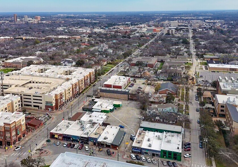 More Photos Of 1211 W Hickory St, Denton Bar For Lease