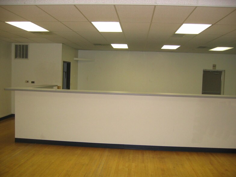 More Photos Of 4214 Fleur Dr, Des Moines General Retail For Lease
