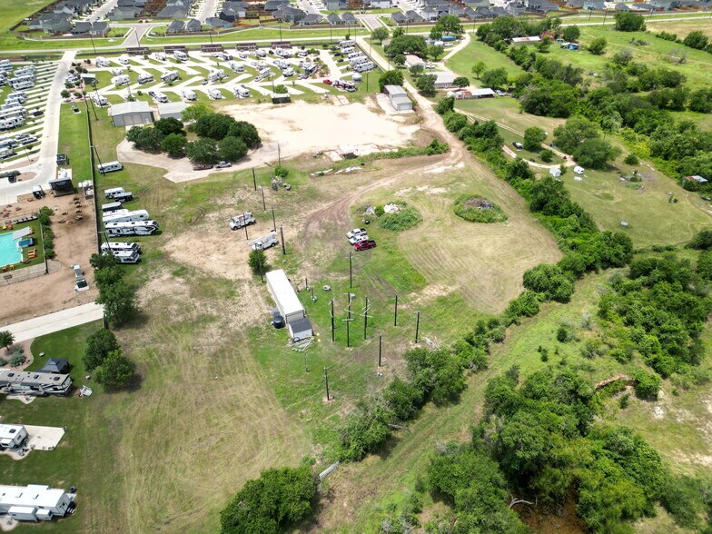 More Photos Of 126 Grist Mill Rd, Kyle Warehouse For Lease