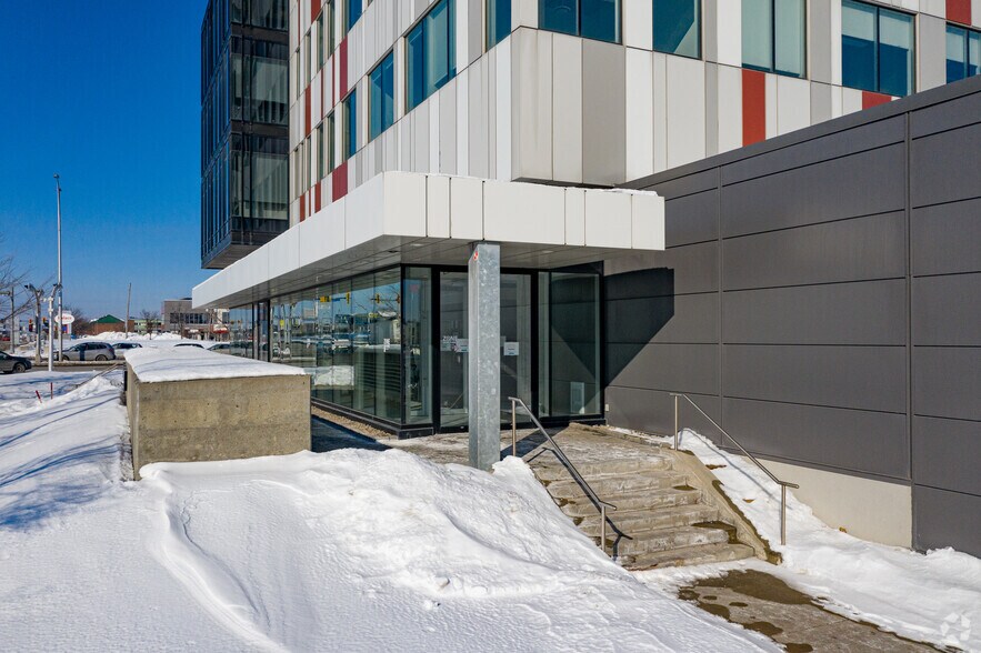 More Photos Of 1699 Boul Le Corbusier, Laval Office For Lease