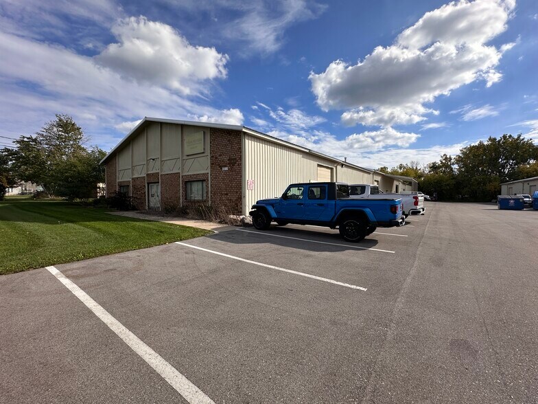 More Photos Of 3500 3 Mile Rd NW, Grand Rapids Manufacturing For Lease