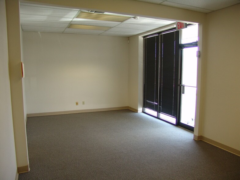 More Photos Of 10203 Kotzebue St, San Antonio Industrial For Sale