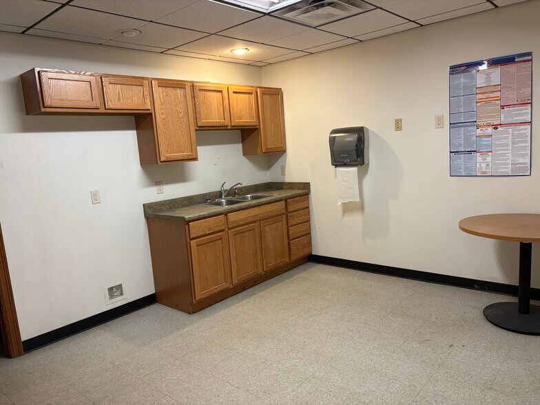 More Photos Of 8560 Delta Dr, Casper Warehouse For Lease