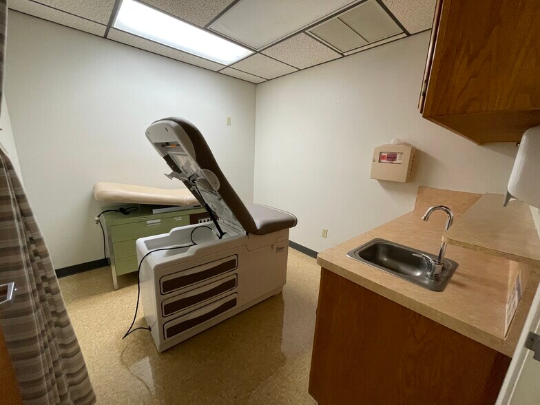 More Photos Of 3807 Union Ave, Bakersfield Medical For Lease