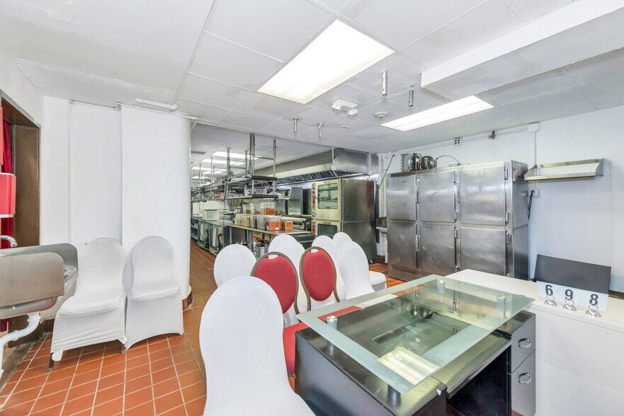 More Photos Of 2716 Hempstead Tpke, Levittown Restaurant For Sale