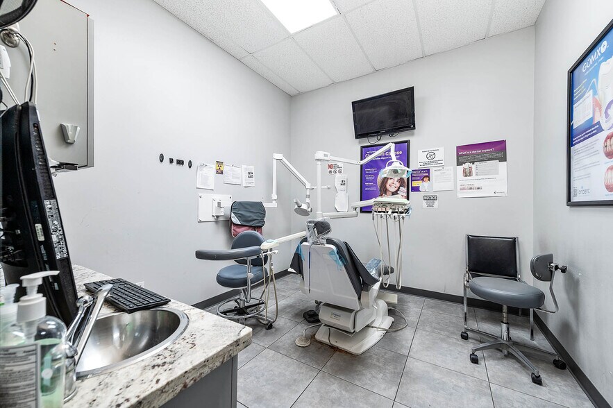 More Photos Of 8530 S Braeswood Blvd, Houston Freestanding For Lease