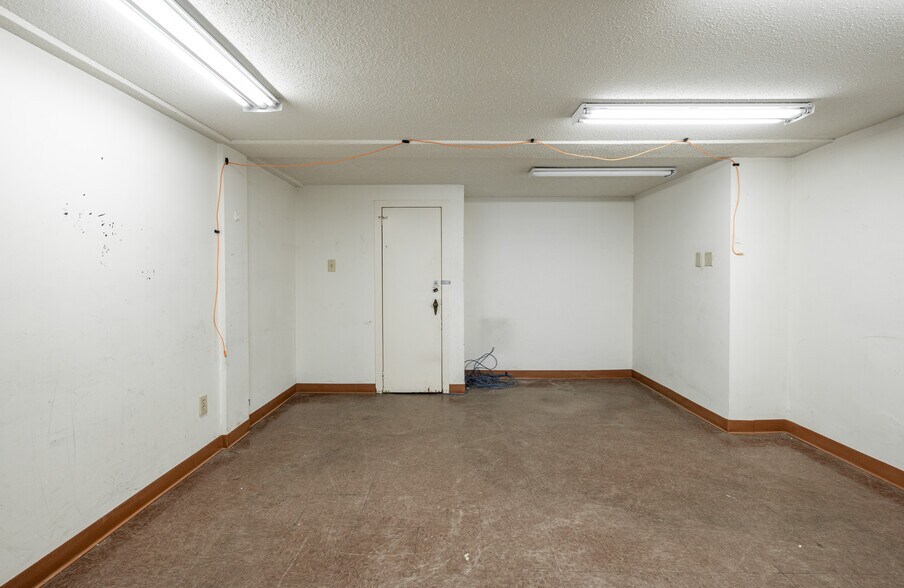 More Photos Of 1008 W Main St, Durham Storefront Retail Office For Lease