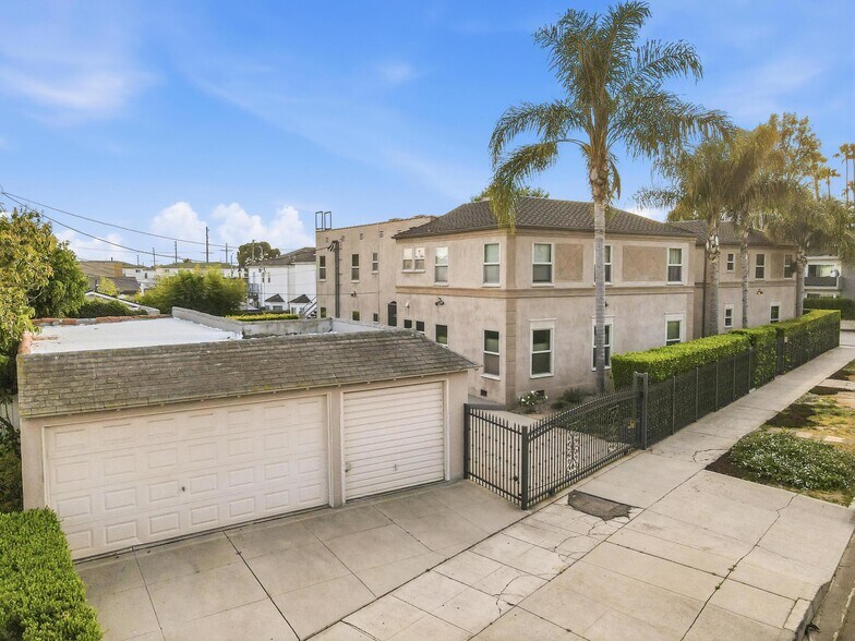 More Photos Of 1202 S Cochran Ave, Los Angeles Apartments For Sale