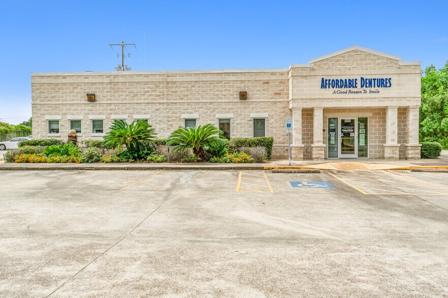 More Photos Of 3095 College St, Beaumont Medical For Sale