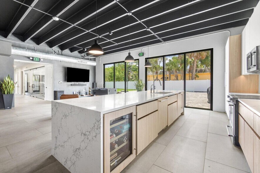 More Photos Of 3351 N Federal Hwy, Delray Beach Office For Lease