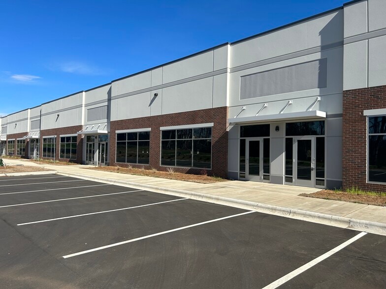 More Photos Of 2555 Westinghouse Blvd, Charlotte Light Distribution For Lease