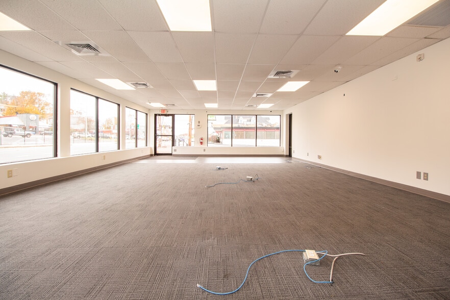 More Photos Of 9 Stafford St, Worcester Freestanding For Sale