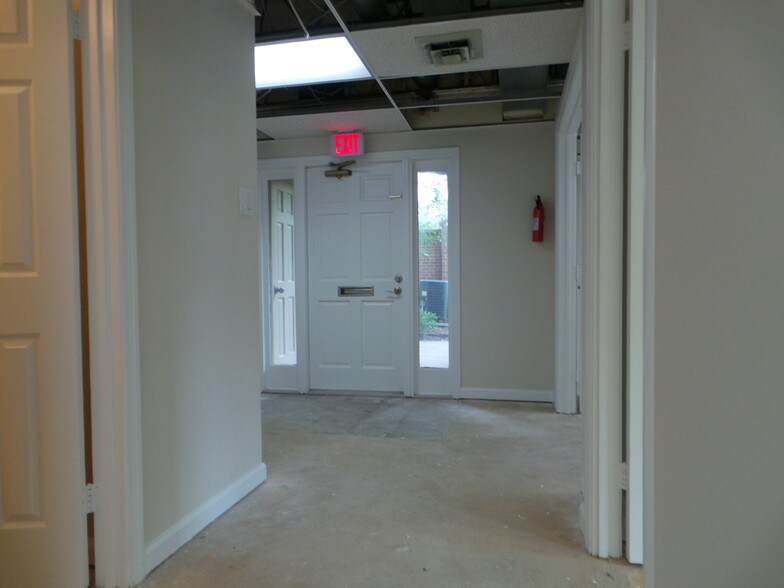 More Photos Of 7369 McWhorter Pl, Annandale Office For Sale