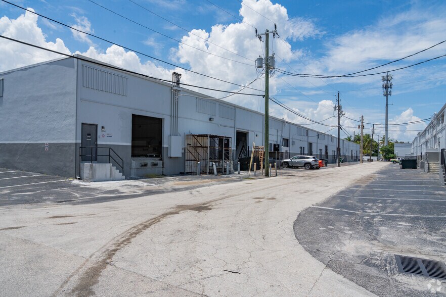 More Photos Of 3600 NE 4th Ave, Oakland Park Unknown For Lease