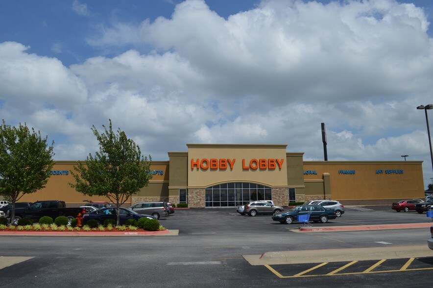 More Photos Of 5320 W Sunset Ave, Springdale Unknown For Lease