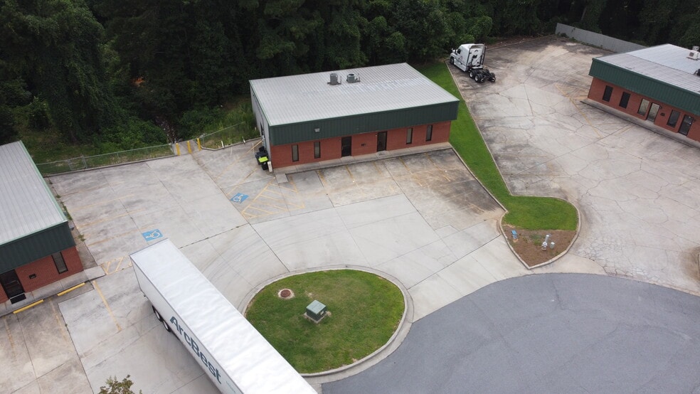 More Photos Of 748 Veterans Pky, Jonesboro Light Distribution For Lease