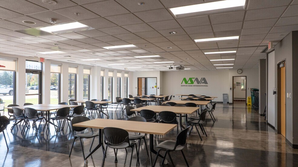 More Photos Of 600 Wilshire Dr, Troy Office For Sale