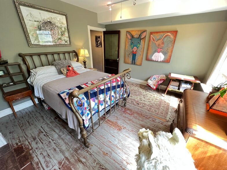 More Photos Of 1438-1442 Light St, Baltimore Showroom For Sale