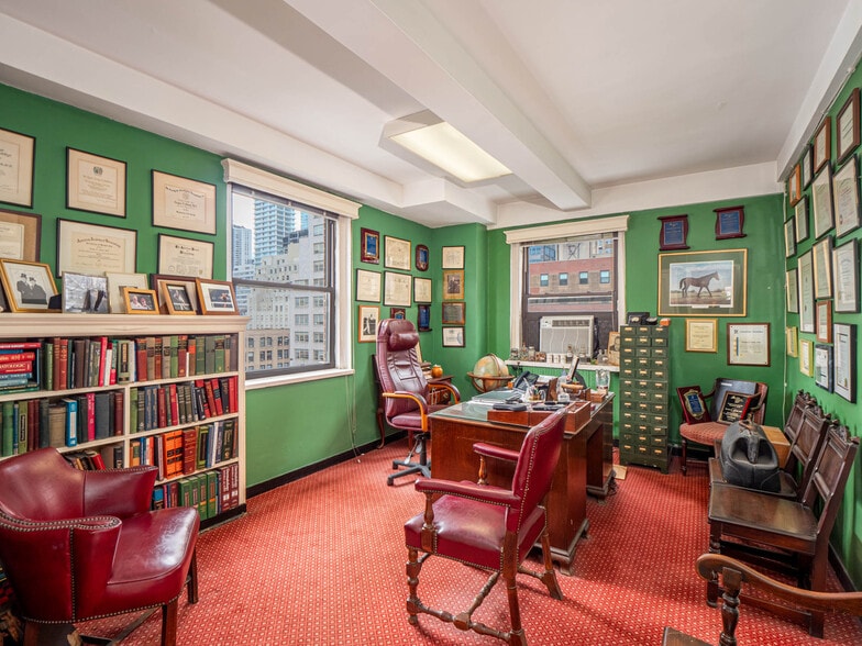 More Photos Of 115 E 61st St, New York Medical For Sale
