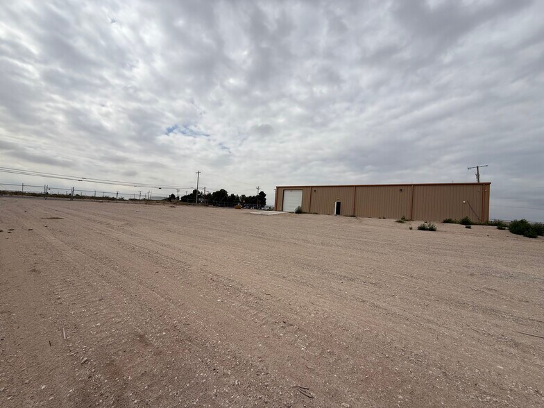 More Photos Of 2916 Boyd Dr, Carlsbad Warehouse For Lease