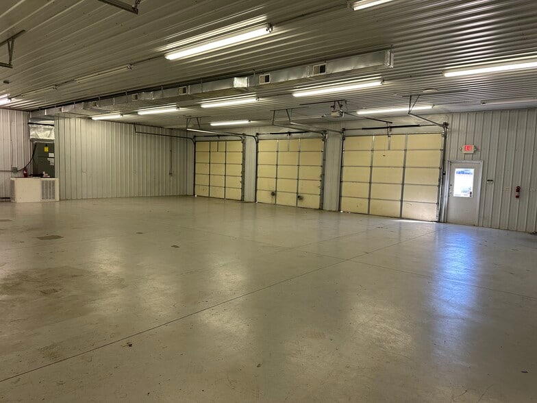 More Photos Of 1811 Alpine Dr, Clarksville Light Manufacturing For Lease
