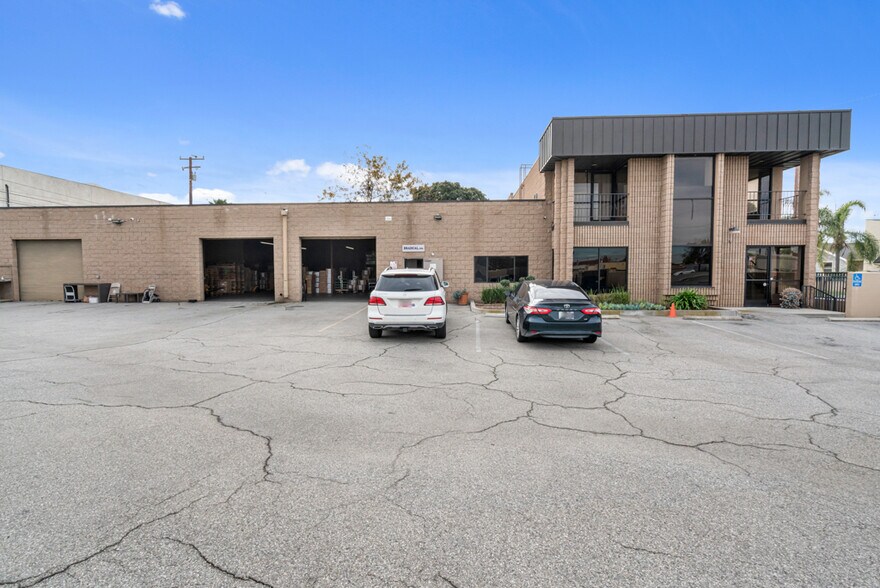 More Photos Of 18732 Corby Ave, Artesia Warehouse For Lease