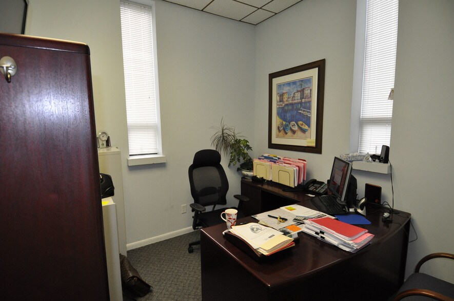 More Photos Of 15 N 5th St, Saddle Brook Office For Lease