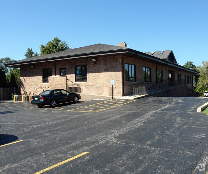 More Photos Of 4949 Euclid Ave, Palatine Medical For Lease