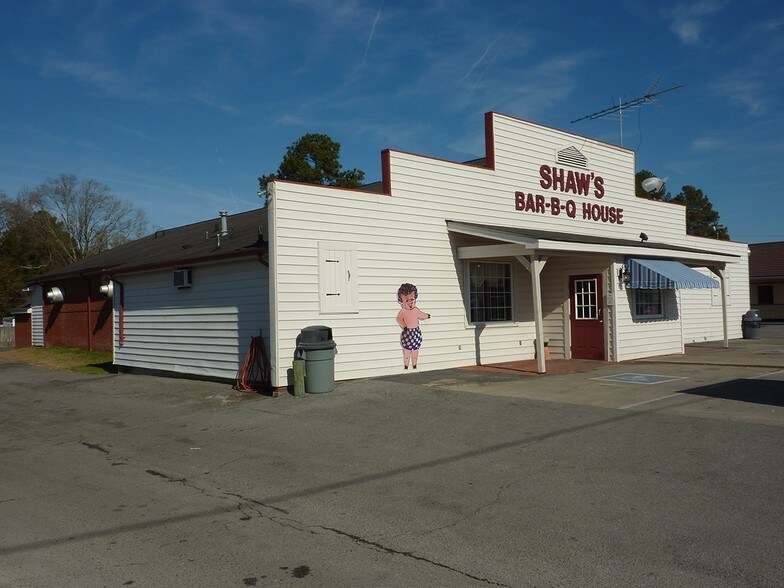 More Photos Of 202 West Blvd, Williamston Restaurant For Sale