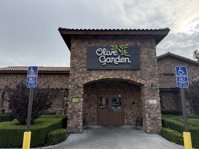 Primary Photo Of 582 N Lone Hill Ave, San Dimas Restaurant For Sale
