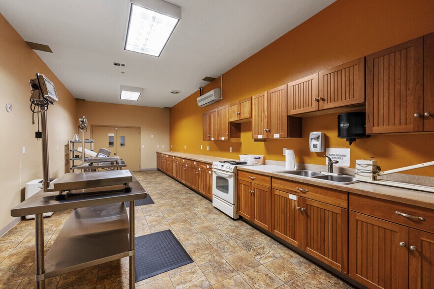 More Photos Of 3735 Washburn Way, Klamath Falls Warehouse For Lease