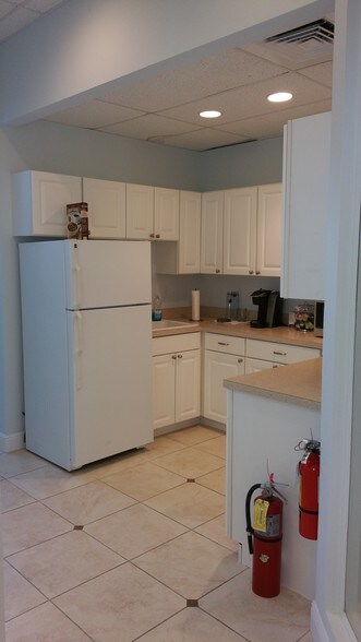 More Photos Of 1935 Commerce Ln, Jupiter Office For Lease