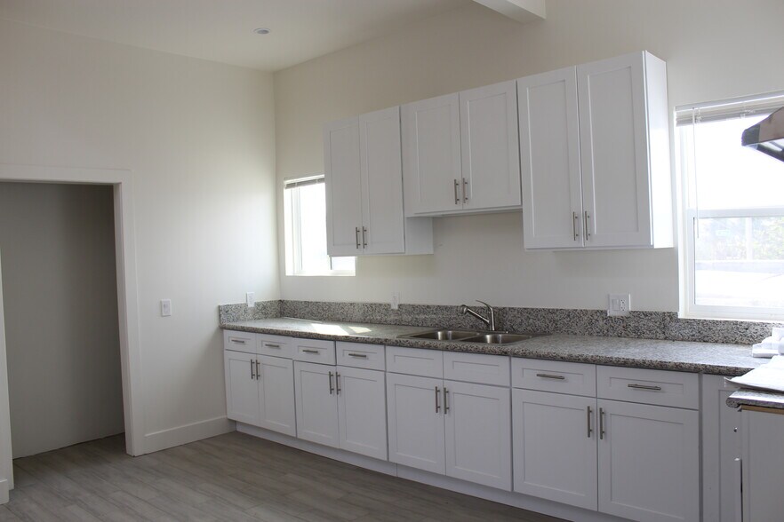 More Photos Of 8317 Whittier Blvd, Pico Rivera Storefront Retail Residential For Sale